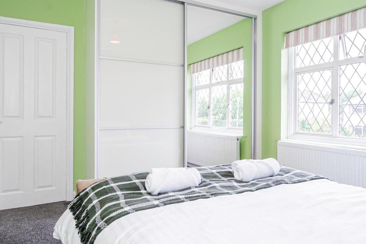 Stunning Place, Close To Windsor & Heathrow & Private Parking Бърнъм Екстериор снимка
