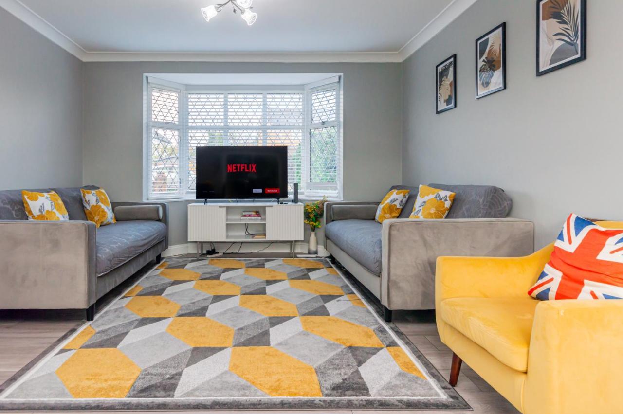 Stunning Place, Close To Windsor & Heathrow & Private Parking Бърнъм Екстериор снимка