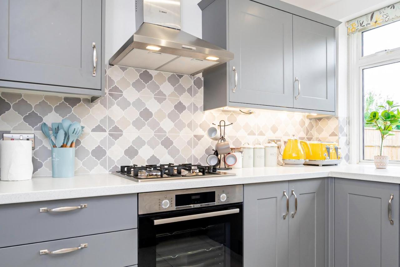 Stunning Place, Close To Windsor & Heathrow & Private Parking Бърнъм Екстериор снимка