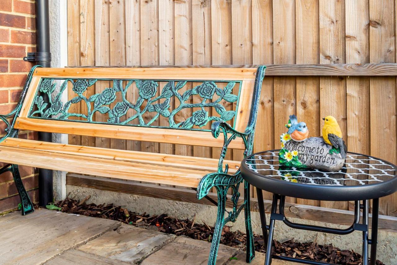 Stunning Place, Close To Windsor & Heathrow & Private Parking Бърнъм Екстериор снимка