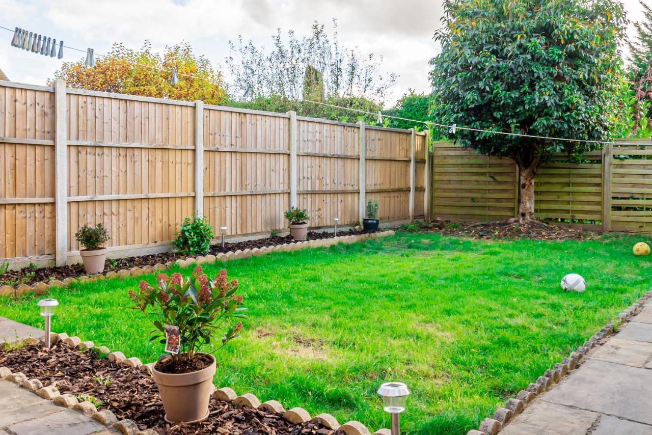 Stunning Place, Close To Windsor & Heathrow & Private Parking Бърнъм Екстериор снимка