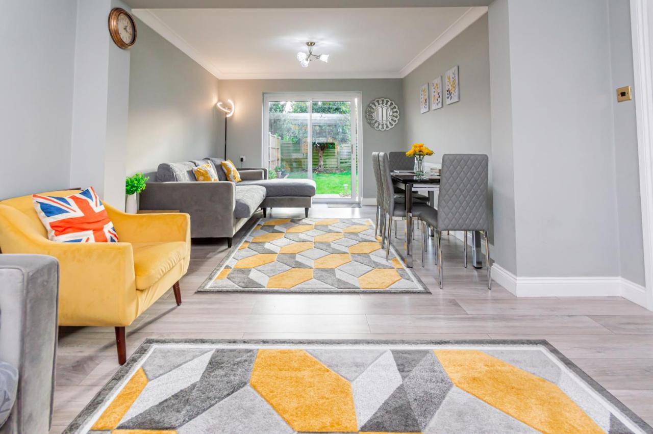 Stunning Place, Close To Windsor & Heathrow & Private Parking Бърнъм Екстериор снимка