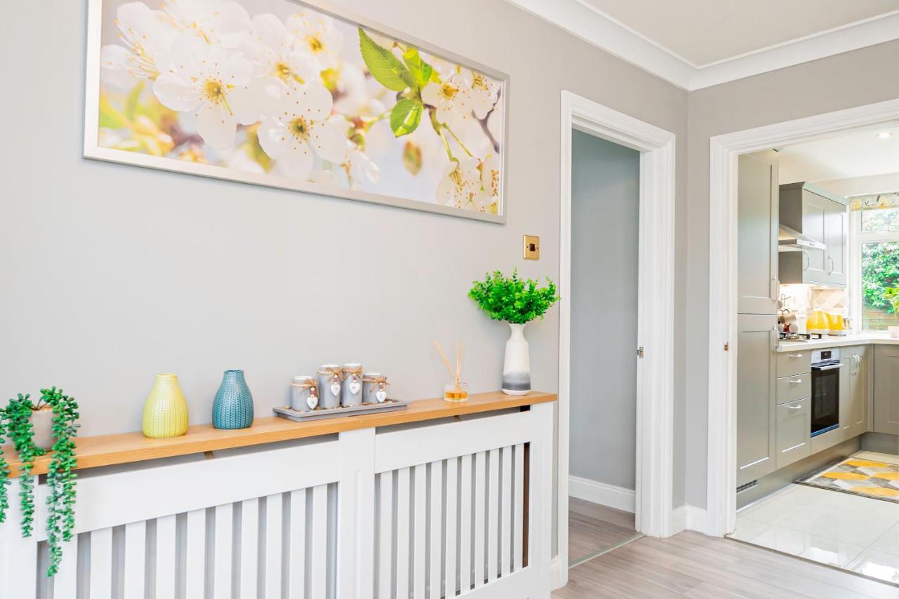 Stunning Place, Close To Windsor & Heathrow & Private Parking Бърнъм Екстериор снимка