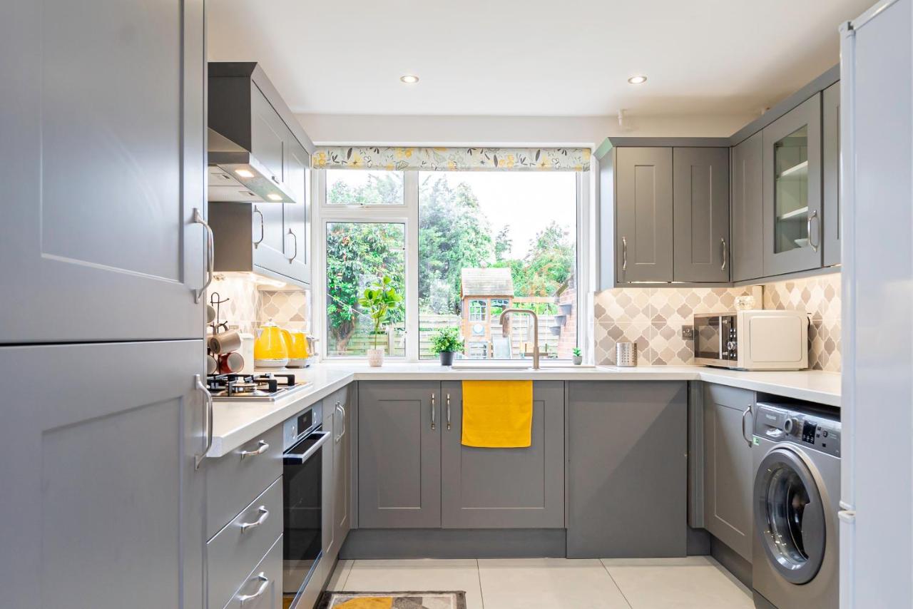 Stunning Place, Close To Windsor & Heathrow & Private Parking Бърнъм Екстериор снимка
