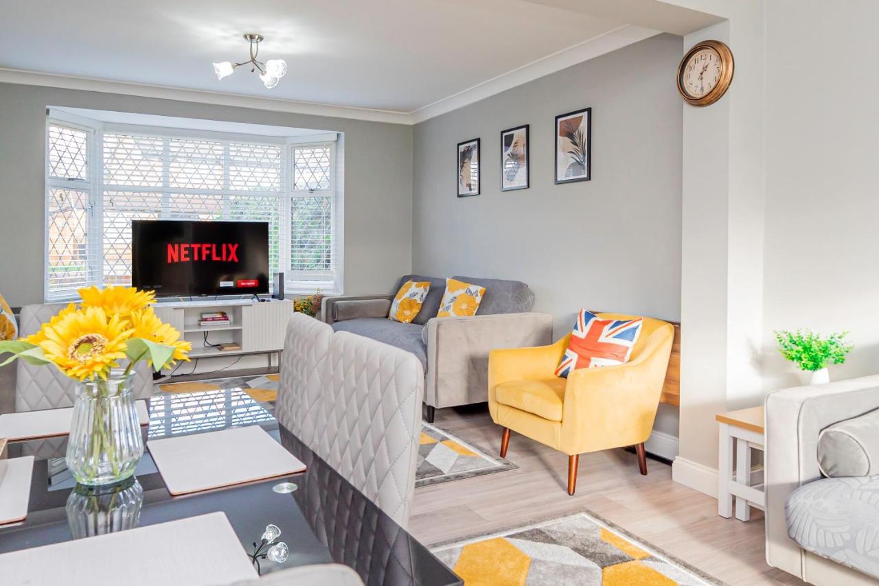 Stunning Place, Close To Windsor & Heathrow & Private Parking Бърнъм Екстериор снимка