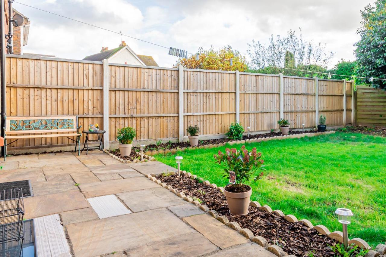 Stunning Place, Close To Windsor & Heathrow & Private Parking Бърнъм Екстериор снимка
