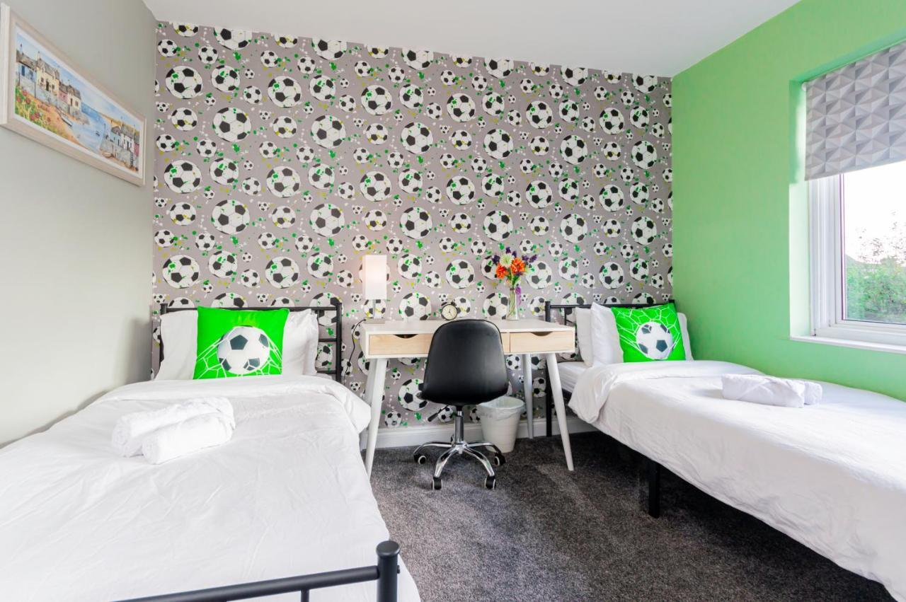 Stunning Place, Close To Windsor & Heathrow & Private Parking Бърнъм Екстериор снимка