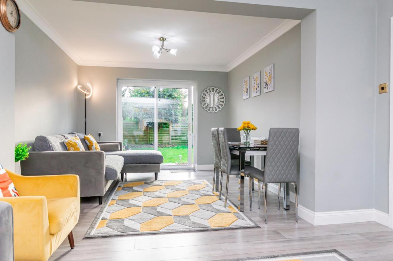 Stunning Place, Close To Windsor & Heathrow & Private Parking Бърнъм Екстериор снимка