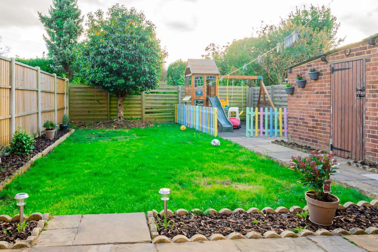 Stunning Place, Close To Windsor & Heathrow & Private Parking Бърнъм Екстериор снимка