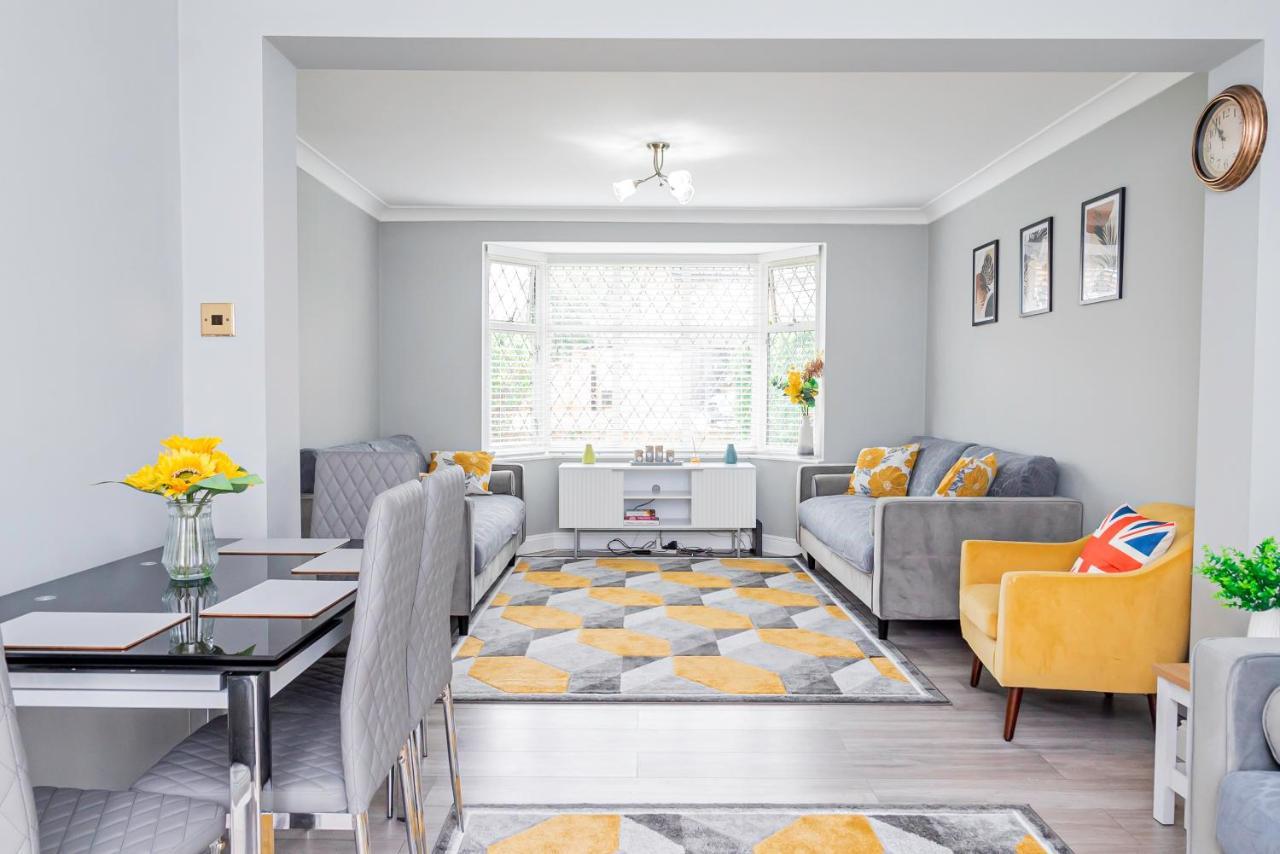 Stunning Place, Close To Windsor & Heathrow & Private Parking Бърнъм Екстериор снимка